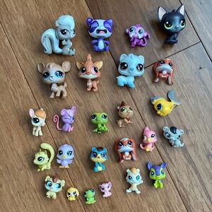 Littlest Pet Shop Lot of 25 Animals